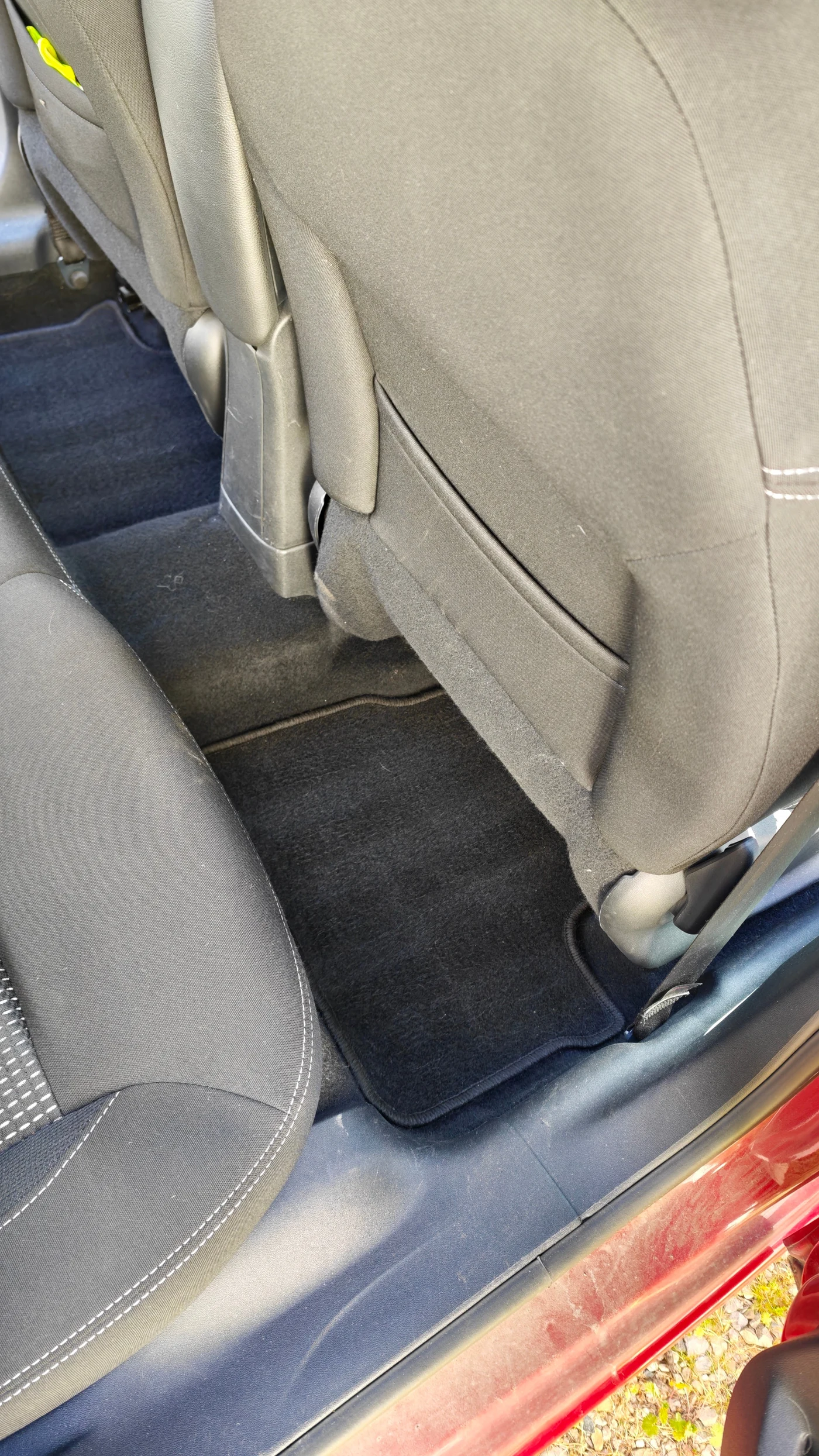 Après nettoyage moquette voiture