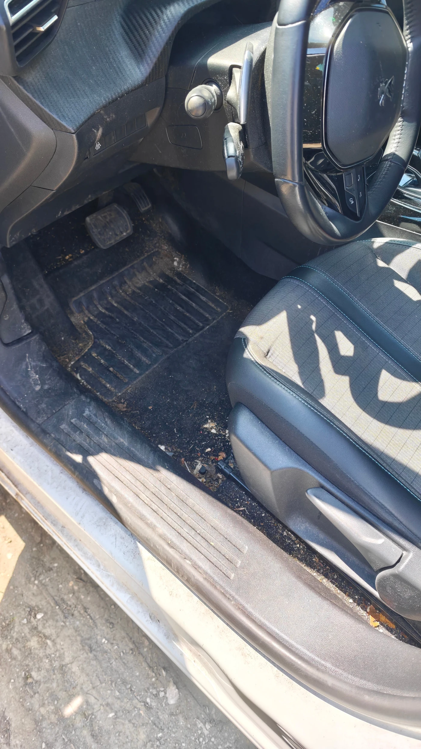 Avant nettoyage habitacle voiture